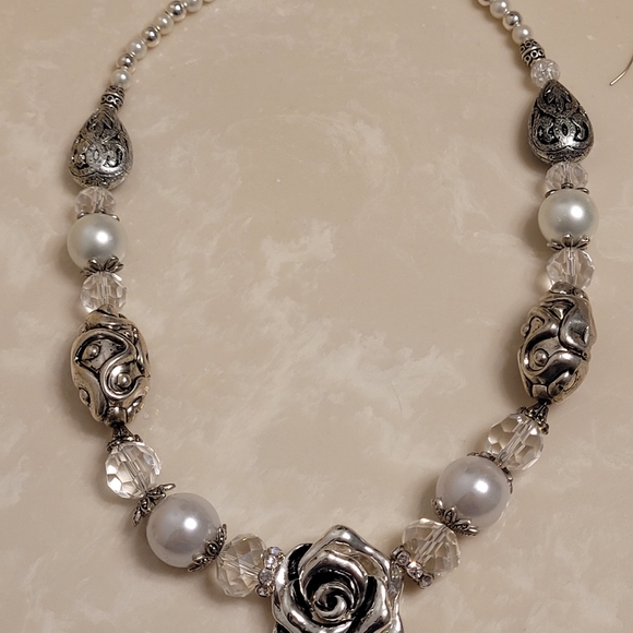 Silver and Pearl Beaded Jewelry Set - Picture 3 of 8